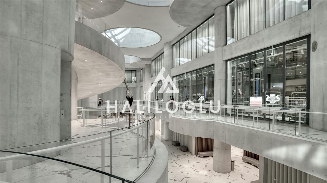 Belediye ve Kamu Binalarında İç Mimarlık: Ankara’da Resmiyet ve Konfor Dengesi.